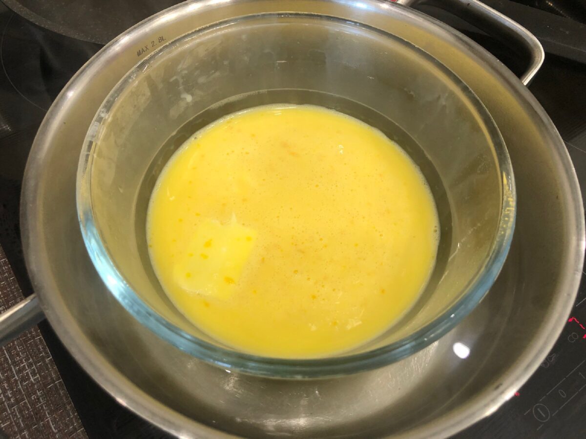 Кулінари розповіли, як приготувати смачний і пишний омлет або красиву яєчню до сніданку