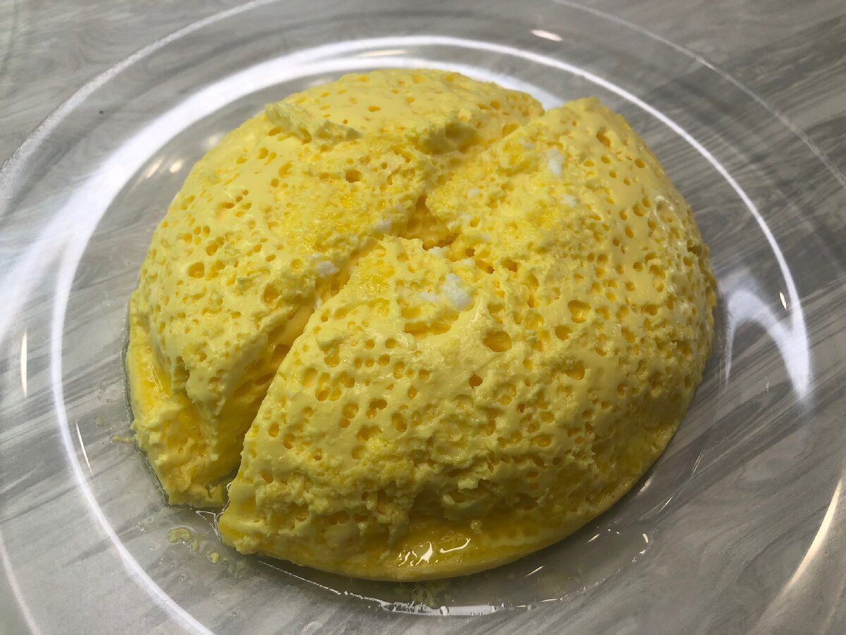 Кулінари розповіли, як приготувати смачний і пишний омлет або красиву яєчню до сніданку