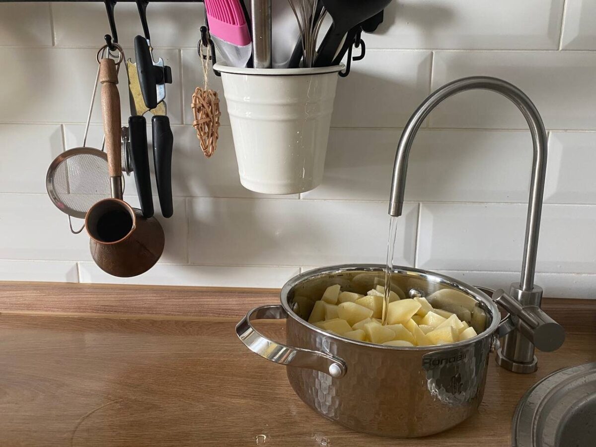 Експерти у галузі кулінарії порадили просту добавку, аби картопляне пюре було м'яким і ніжним