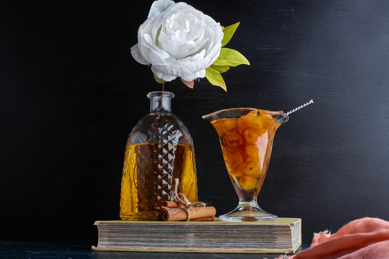 Господині пояснили, як очистити горлечко графина