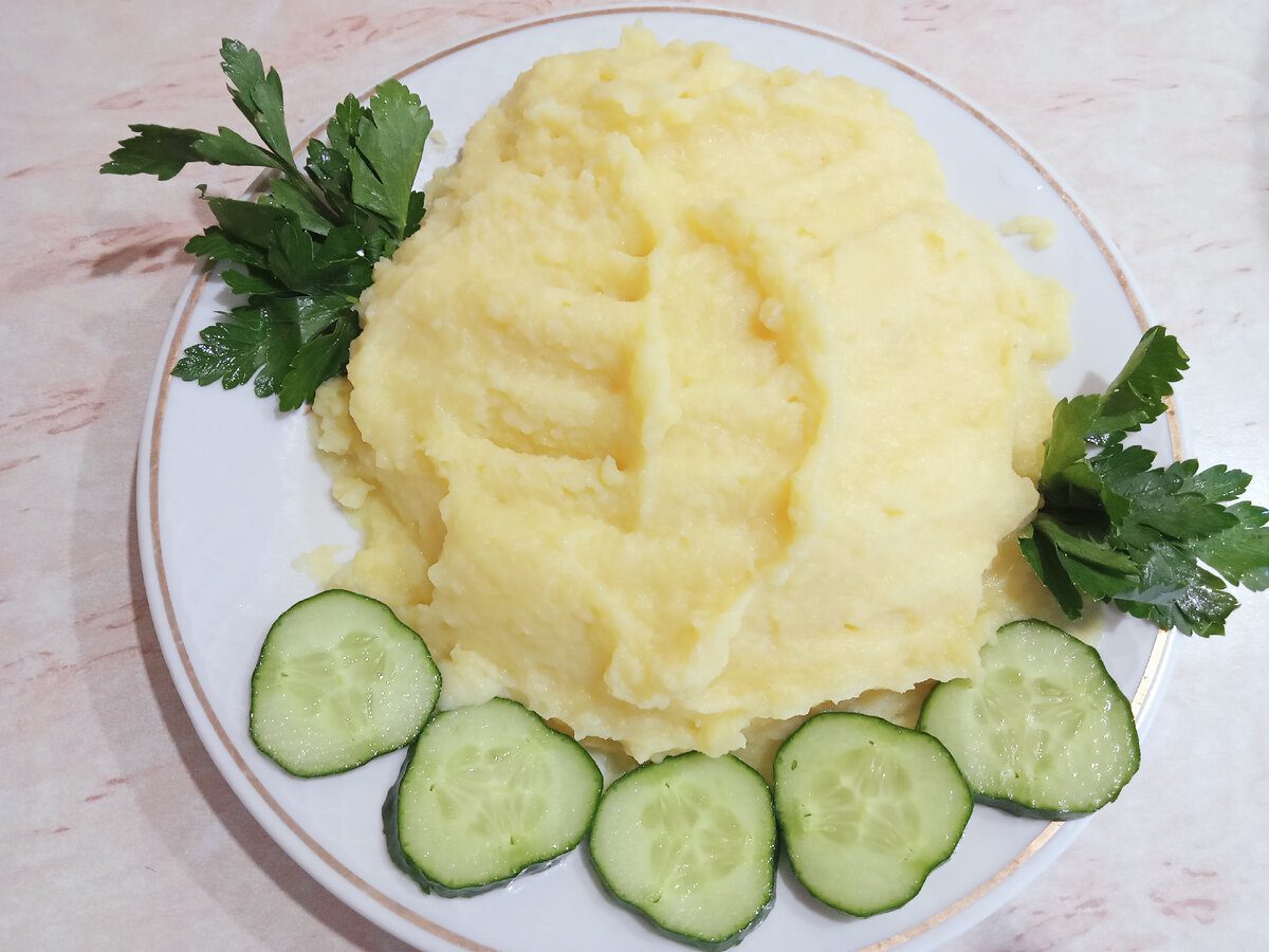 Кулінари розповіли, як приготувати картопляне пюре просто та швидко, аби впорались всі