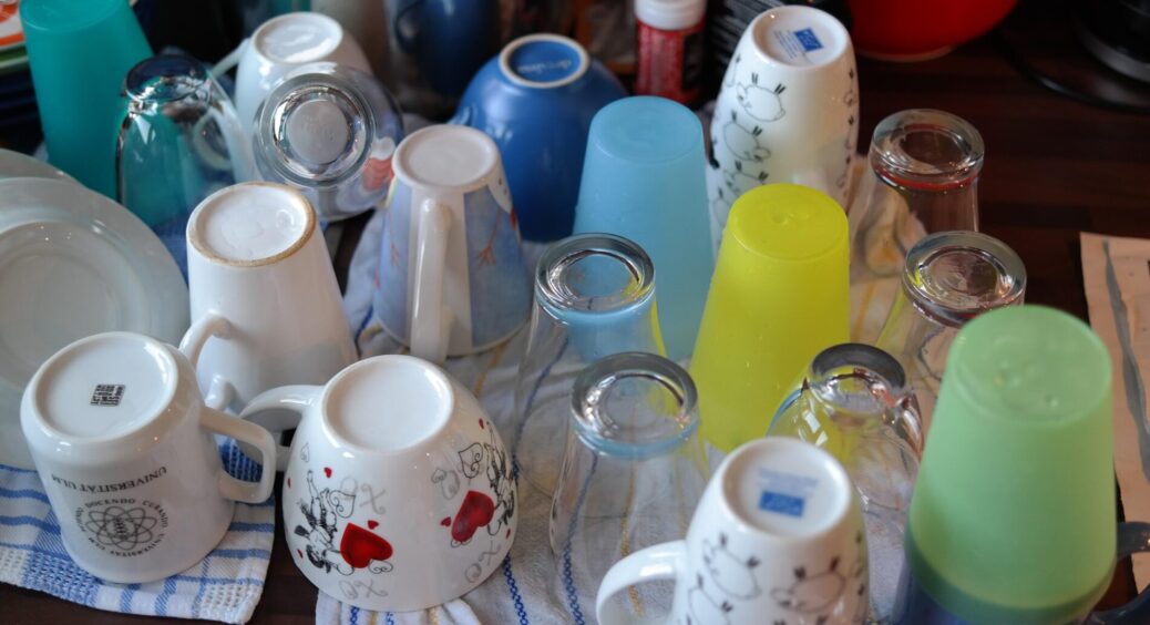 Свекруха не оцінила, що я, її невістка, посуд мию в посудомийці: але ж так виявилось дешевше, ніж вручну 