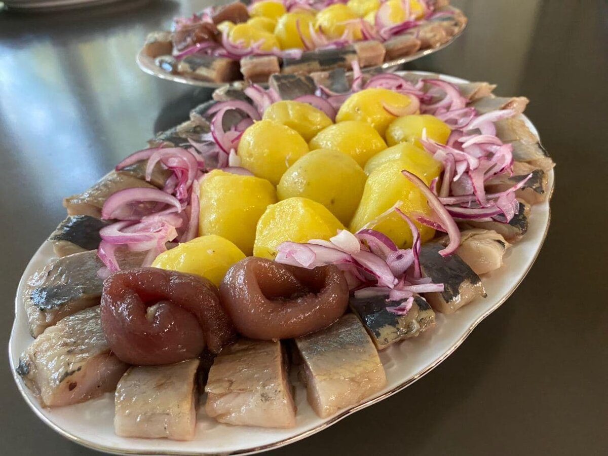 Кулінари розповіли, як приготувати смачний солоний оселедець із доступних інгредієнтів – рецепт