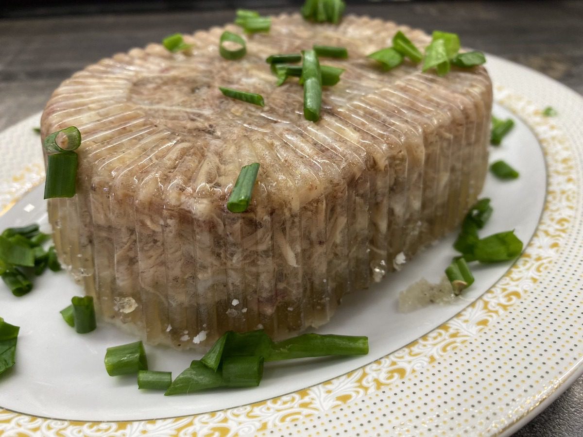 Кулінари розповіли, як правильно готувати холодець, аби він гарантовано застиг і був смачний