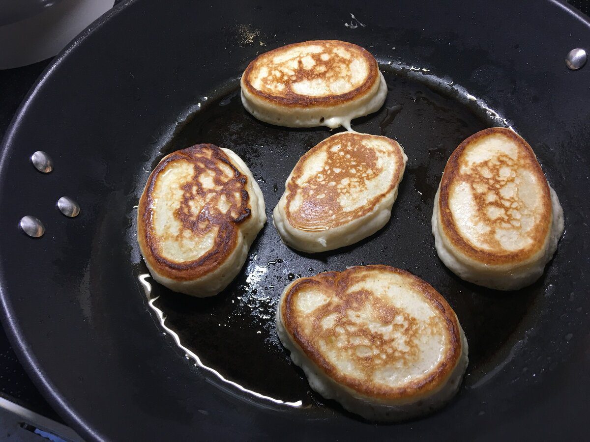 Кулінари розповіли, як приготувати смачні та пишні оладки без кефіру – 1 секретний інгредієнт