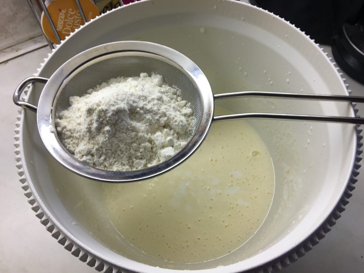 Кулінари розповіли, як приготувати смачні та пишні оладки без кефіру – 1 секретний інгредієнт