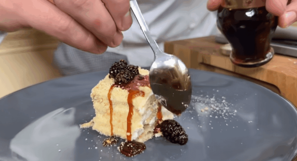 Коли вимкнули світло, я готую шикарний торт всього за 10 хвилин: блекаути мені — геть не перешкода 