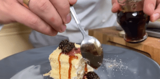 Кондитери поділилися швидким рецептом домашнього торта