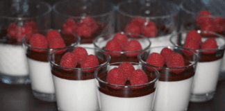 Кондитери дали рецепт десерту Пташине молоко у креманках