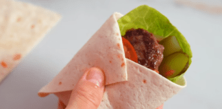 Кулінари розповіли, як швидко приготувати мінібургери в лаваші