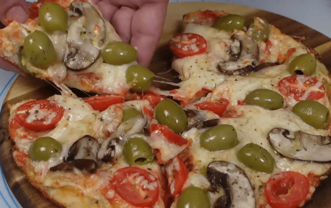 Кулінари поділилися рецептом піци з рідкого тіста без духовки 