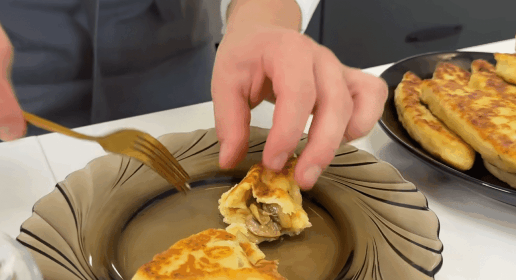 Пообіцяла собі не їсти після 18-ї, але зрази з грибами й цибулькою правило порушили: я навіть не опиралась! 