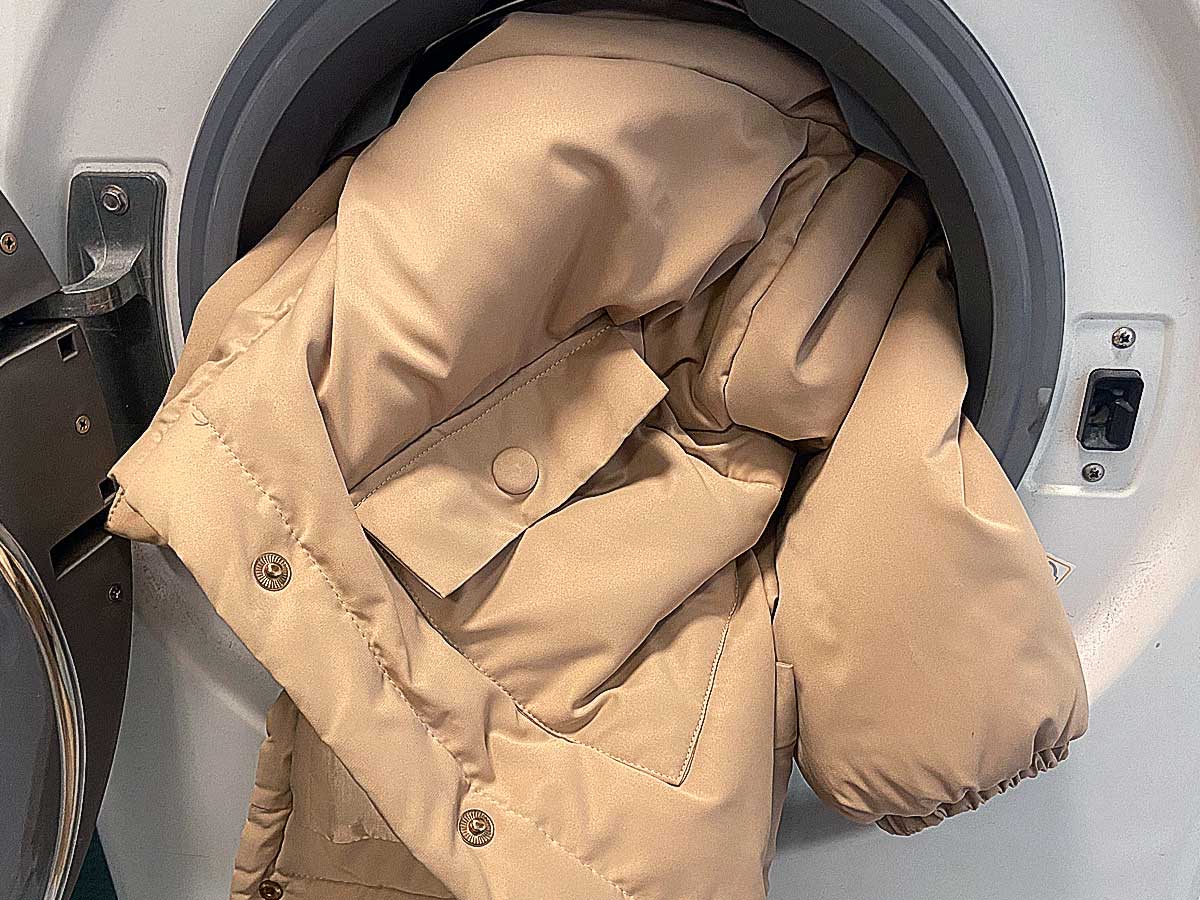 Господині розповіли, як випрати пуховик в домашніх умовах