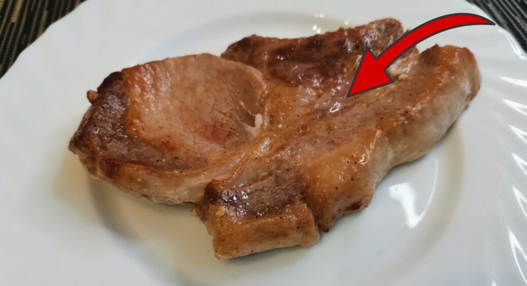 Змішала 4 продукти – і замаринувала свинину: такою соковитою вона не виходить навіть за 12 годин у маринаді 