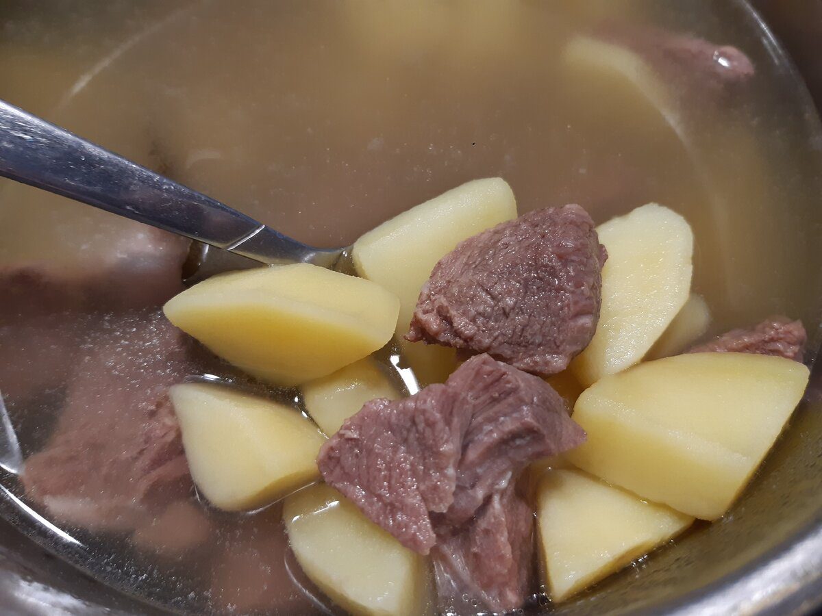 Кулінари розповіли, чому борщ може бути коричневим – які існують причини та яке є рішення