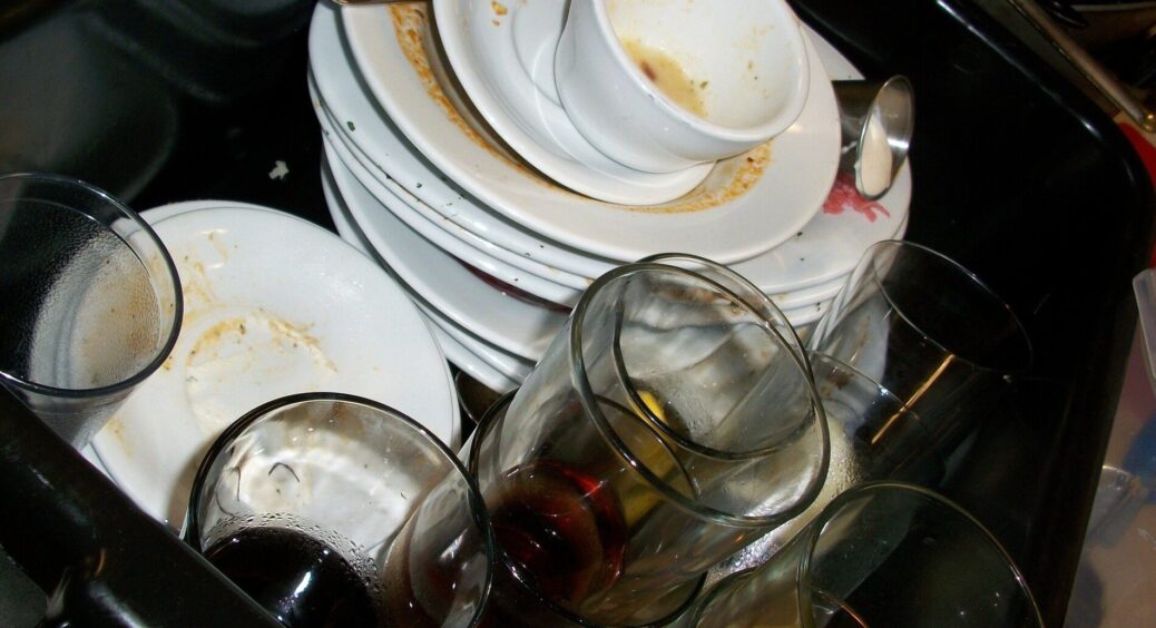 У грудні не можна залишати посуд брудним на ніч, навіть якщо ви дуже втомлені: 1 старовинна народна прикмета 