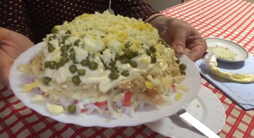 Цей оновлений рецепт салату “Дамська примха” я приготую у Новий рік 2026: потрібно 10 хв і 7 інгредієнтів 