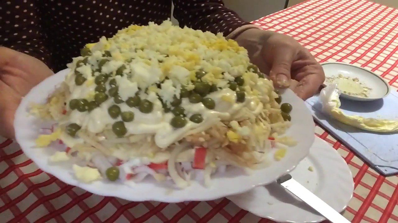 Кулінари розповіли, як приготувати смачний салат Дамська примха на новий лад