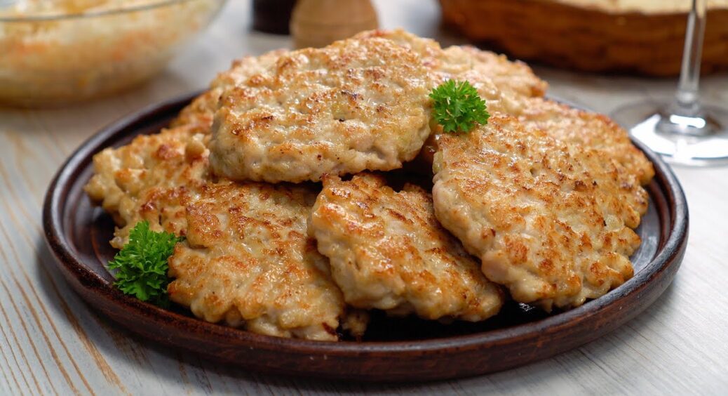 І навіть фарш не знадобиться! Для приготування найшвидших котлет потрібно лише 30 хвилин та 1 куряча грудка 