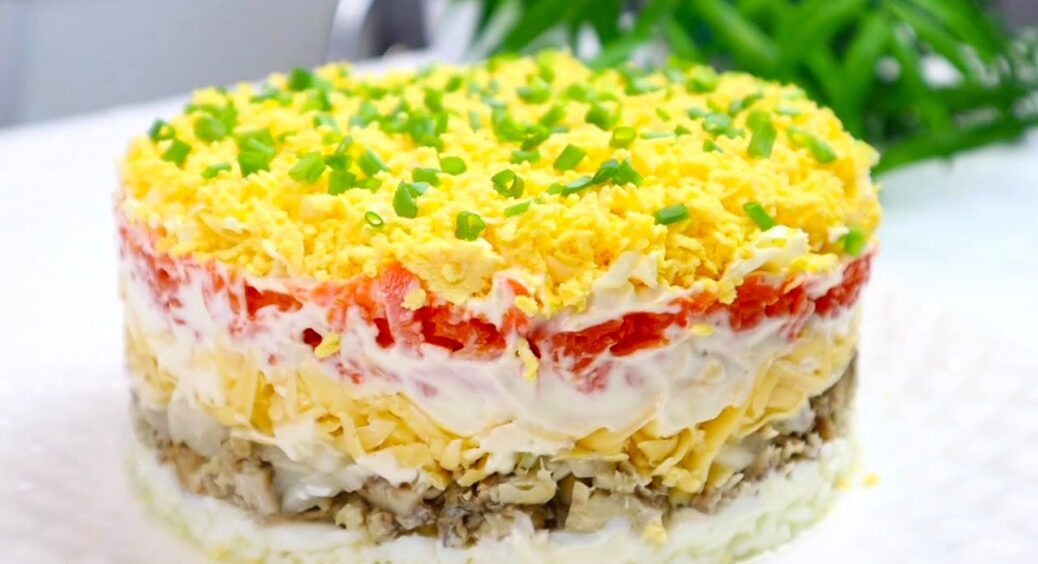 Поки всі роблять салат “Мімоза” класичним способом, я додаю 2 незвичайні інгредієнти: святкова версія 2026 