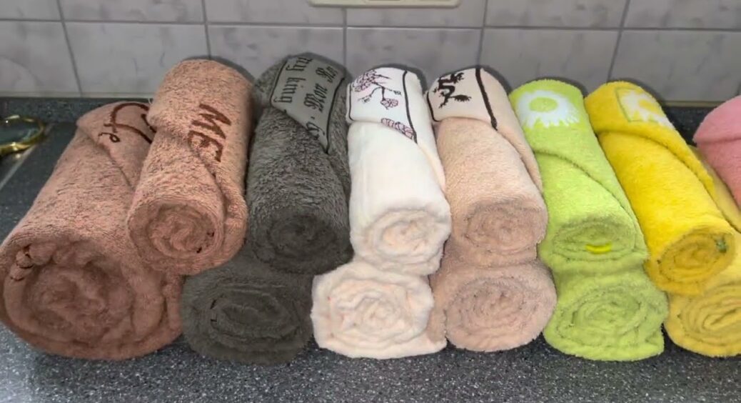 Старі рушники смерділи затхлістю навіть після прання: замочила їх у цьому розчині на 48 годин, і запах зник 