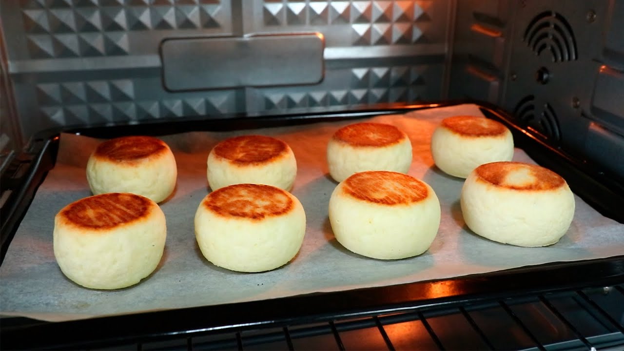 Кулінари поділилися дуже простим рецептом ідеальних сирників у духовці