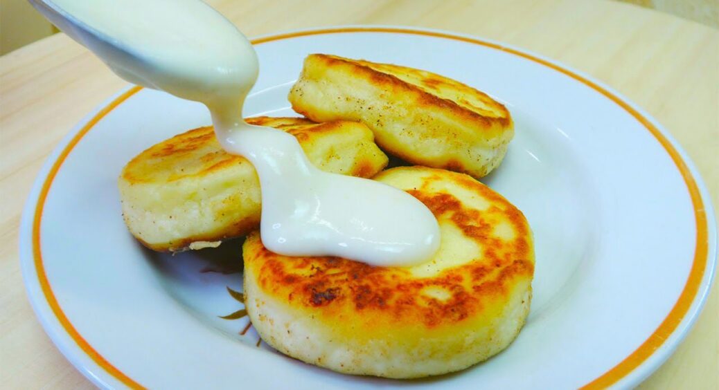 Секрет моїх ідеальних сирників, які не розлазяться: ніколи не кладу багато борошна, і даю тісту відпочити 