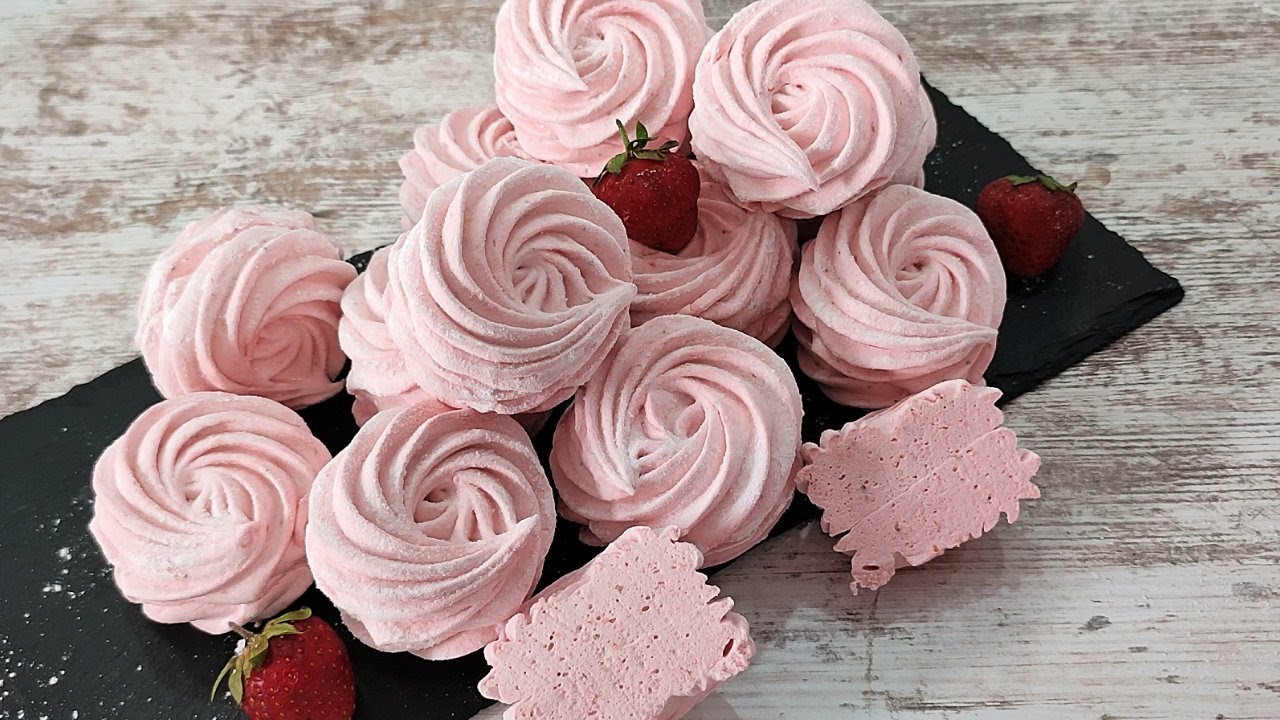 Кулінари розповіли, як приготувати домашній зефір із замороженої полуниці