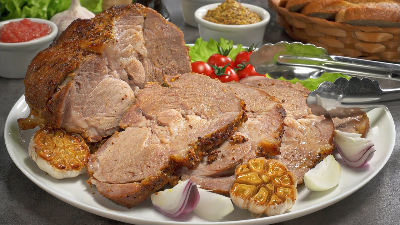 Кулінари розповіли, як приготувати смачну свинячу шию, запечену з часником
