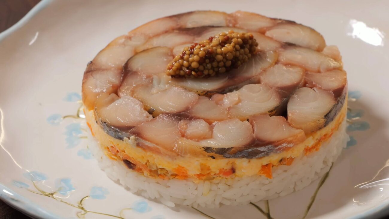 Кулінари поділилися рецептом простого і дуже смачного салату зі скумбрії та рису