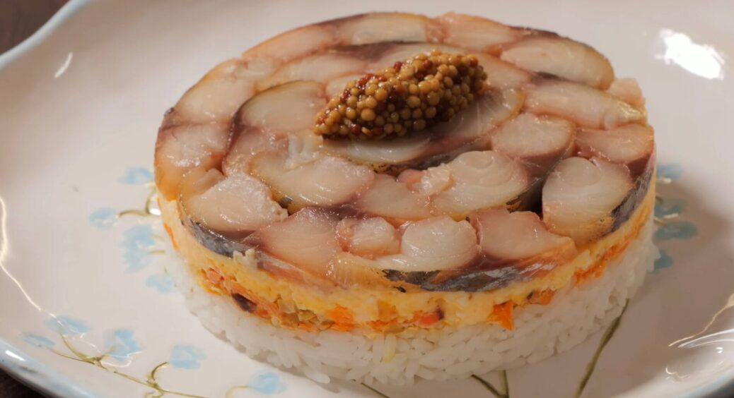 Готую на новорічний стіл 2026 цей простий салат зі скумбрії – і смачний, і красивий: бюджетний рецепт 