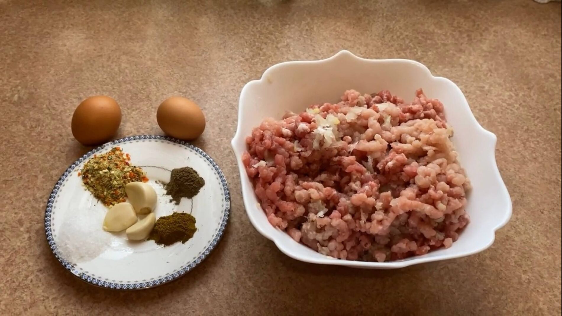 Кулінари розповіли, що додати у фарш для пельменів, щоб вони вийшли соковитими