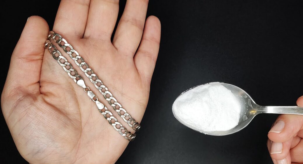 Насипала на почорнілий срібний ланцюжок 1 саморобну суміш – блищить сильніше, ніж коли тільки подарували 