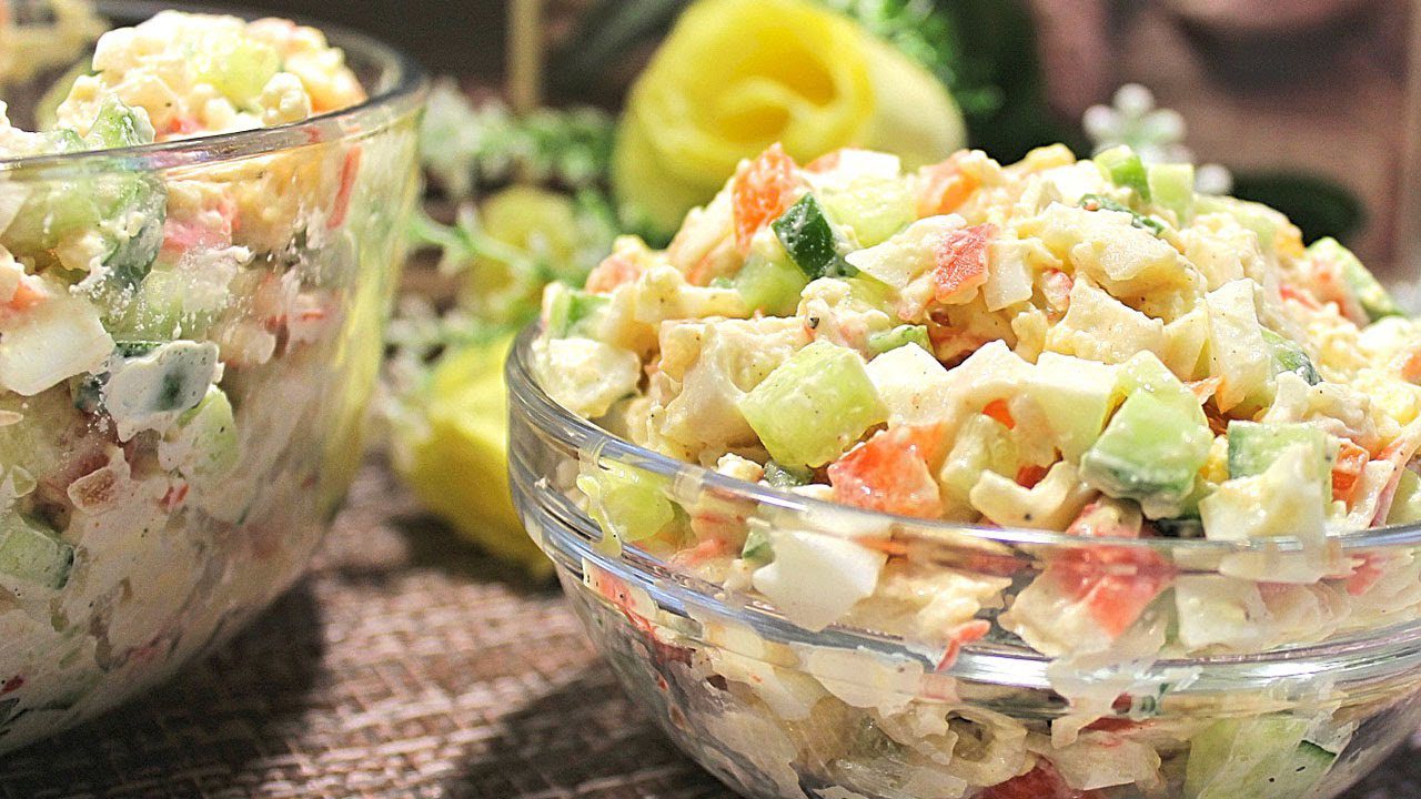 Кулінари розповіли, як приготувати смачний крабовий салат без рису та яєць