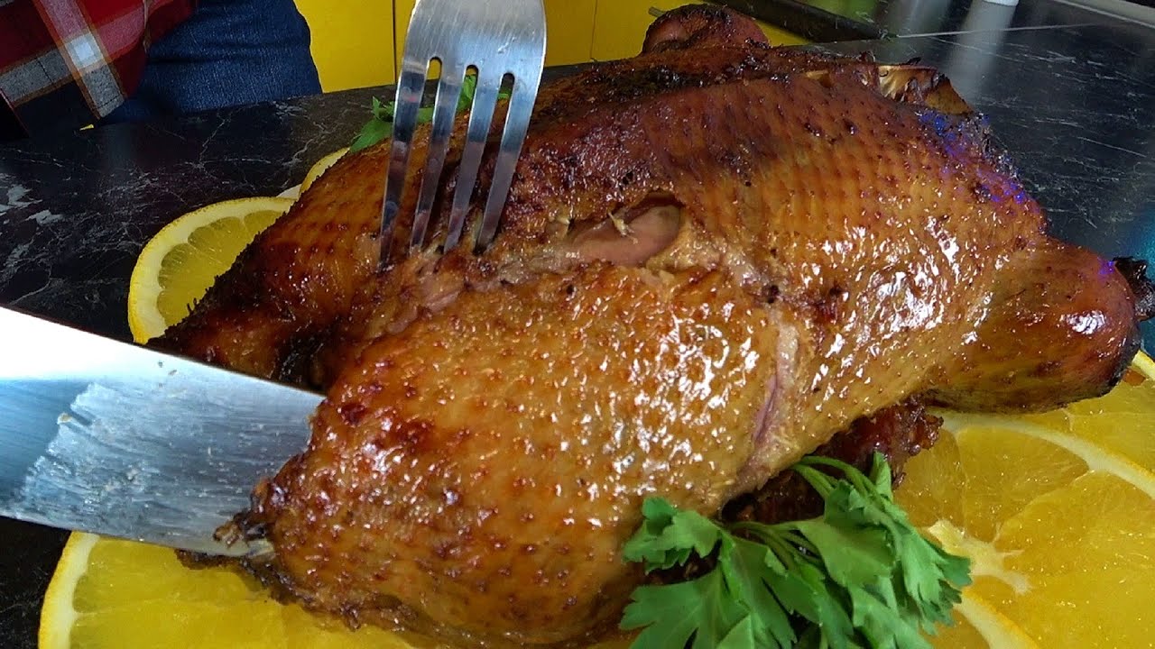Шеф-кухарі розповіли, як приготувати маринад для соковитої новорічної качки