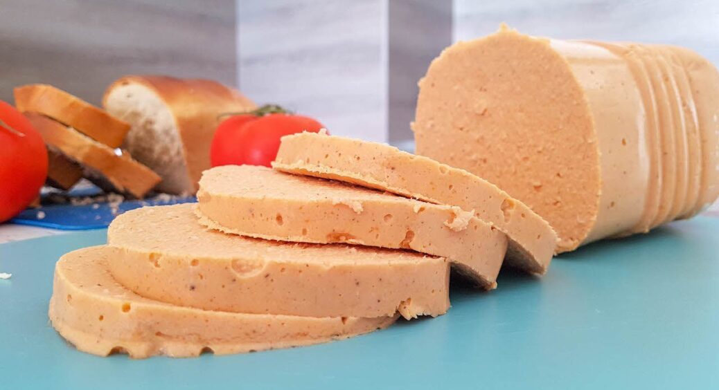 Навчилась правильно готувати домашню ковбасу: роблю за 1 день замість мороки на цілий тиждень 