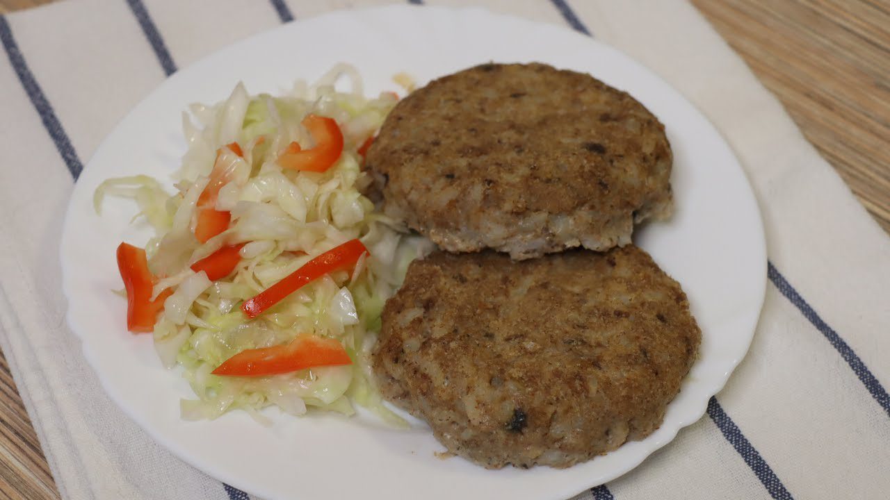 Кулінари розповіли, як приготувати рибні котлети з філе скумбрії та варених яєць