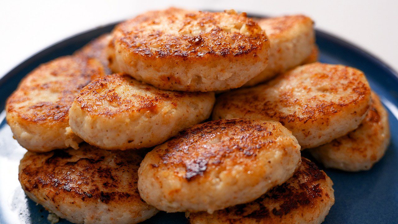 Кулінари розповіли, як приготувати рибні котлети з філе скумбрії та варених яєць