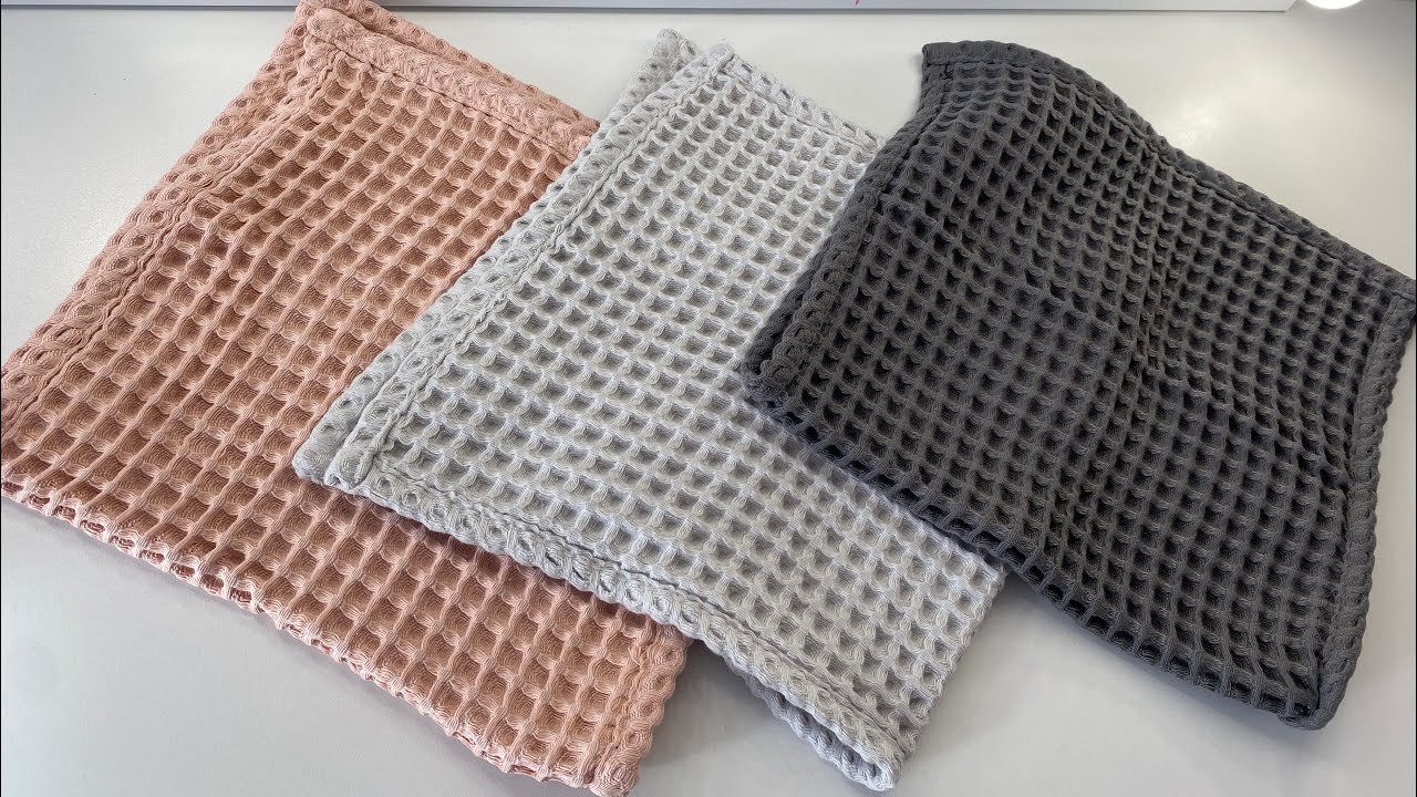 Господині розповіли, як легко почистити заляпані кухонні рушники без прання