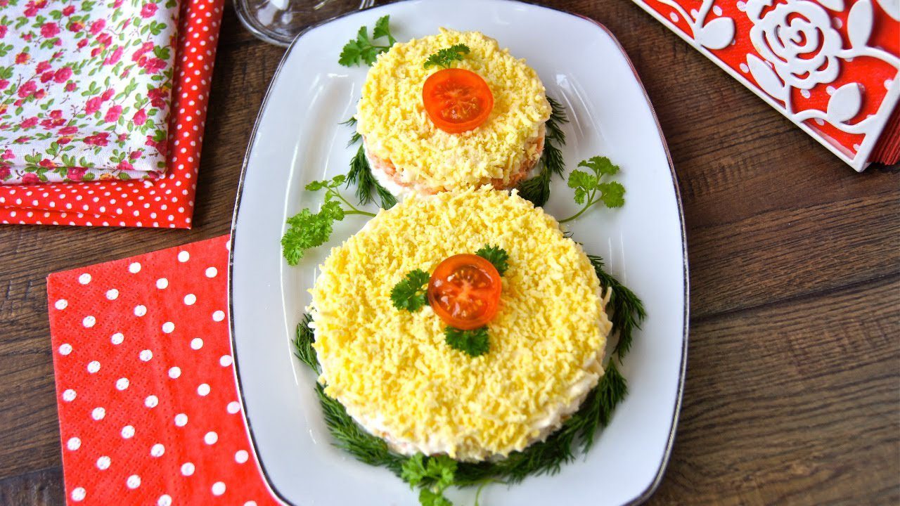 Шеф-кухарі розповіли, як приготувати дієтичний салат Мімоза на Новий рік