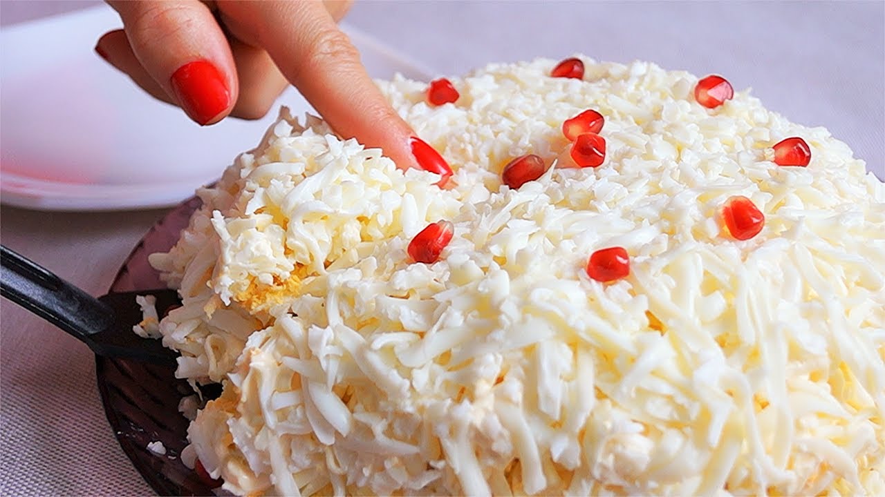 Кулінари розповіли, як приготувати смачний салат із сайрою та картоплею