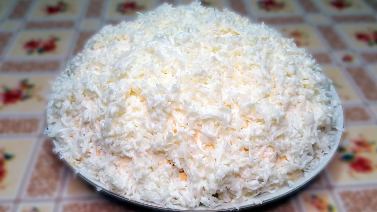 Кулінари розповіли, як приготувати смачний салат із сайрою та картоплею