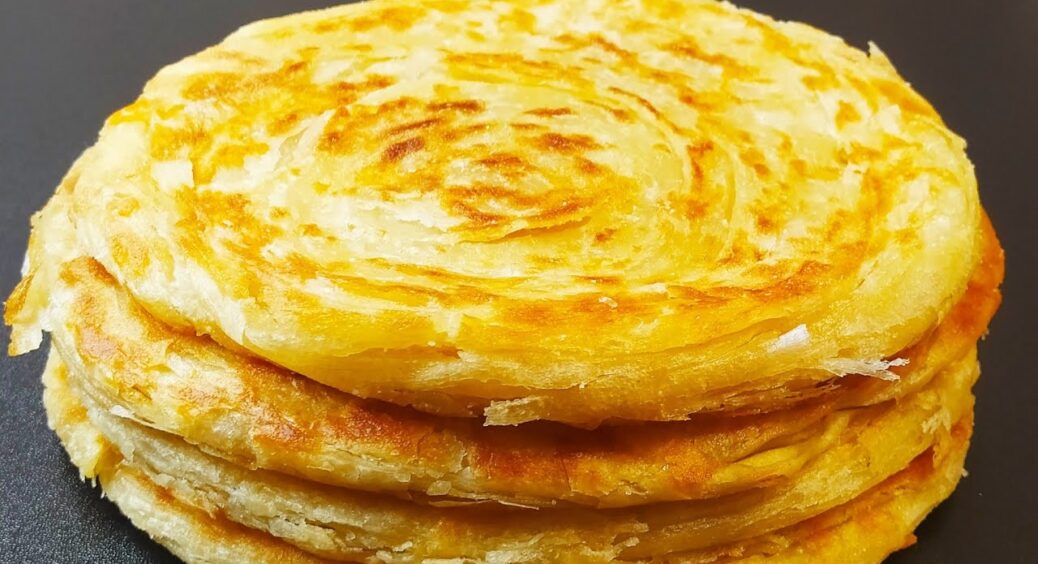 Змішую борошно, манку та окріп – і готую ідеальні коржики: сім’я випрошує їх 7 разів на тиждень на сніданок 