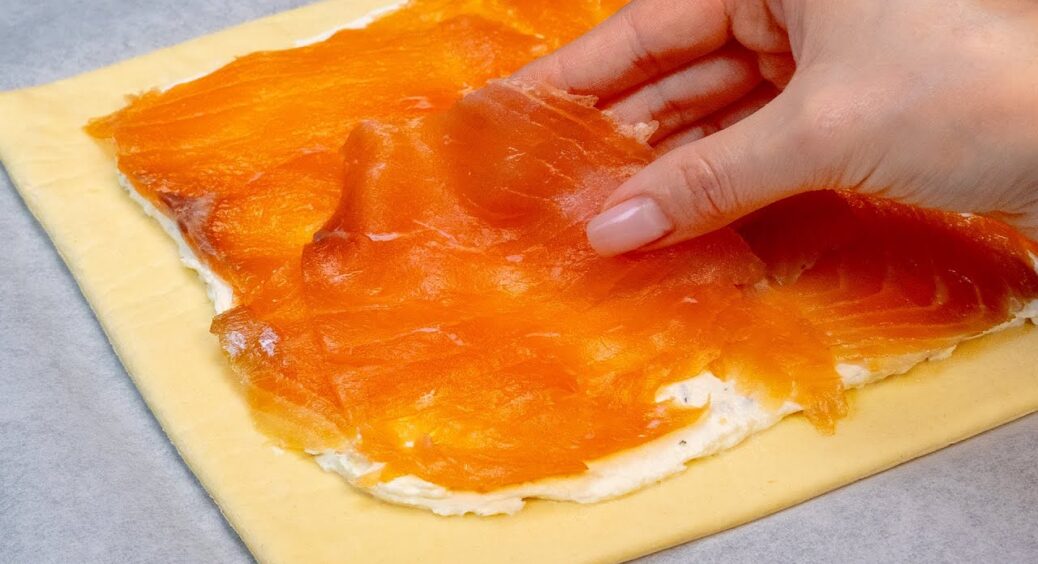 Червону рибу більше не “спускаю” на бутерброди: беру 800 г листкового тіста – і через 20 хв на столі смакота 