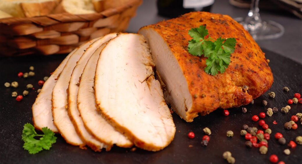 Якщо готую буженину, то лише таку: беру 1 кг індички, 2 ст. л. меду та трішки спецій – і отримую смакоту 