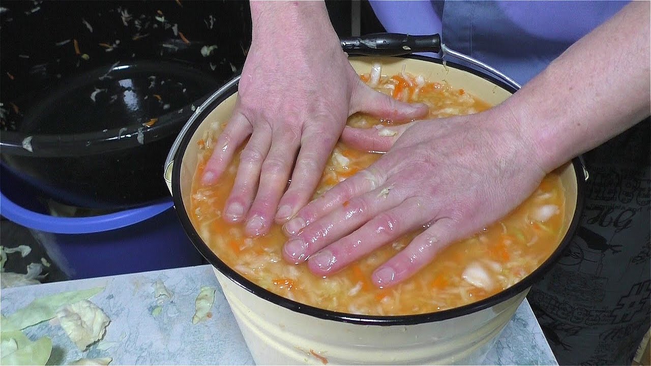 Кулінари розповіли, як приготувати дуже хрумку квашену капусту без цукру