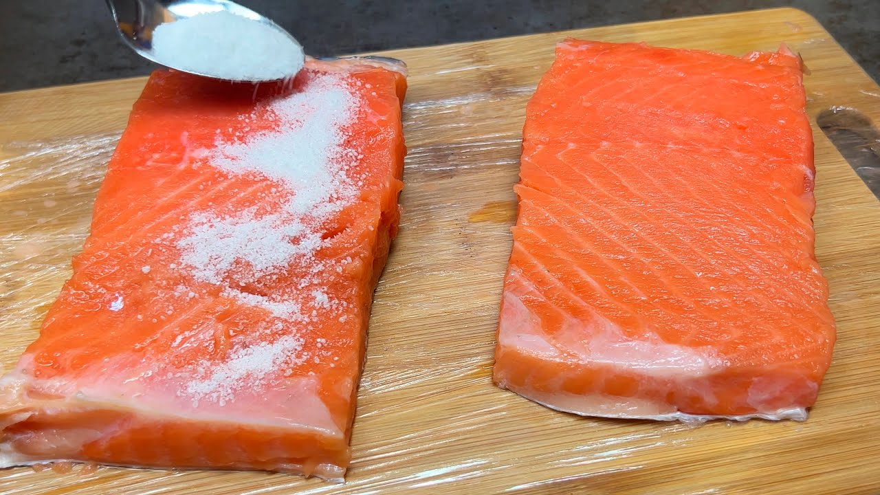Кулінари поділилися простим домашнім рецептом засолювання червоної риби