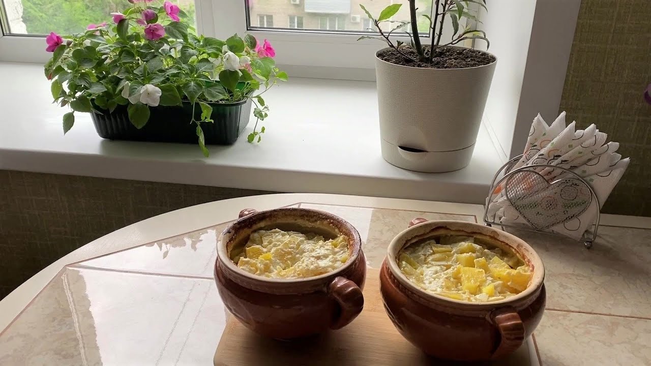 Кулінари розповіли, як приготувати смачну картоплю по-селянськи у горщиках