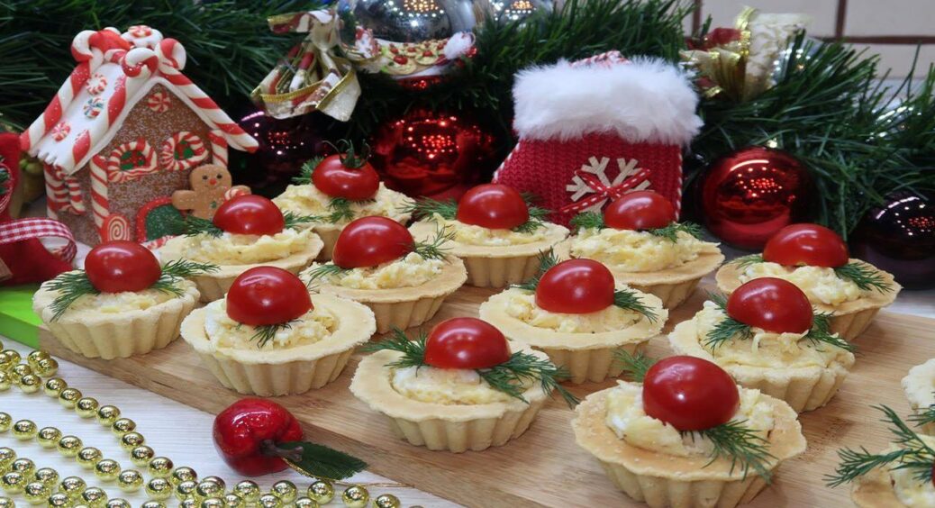 “Копійчана” начинка для тарталеток на Новий рік 2026: святковий новорічний стіл без жодних зайвих витрат 