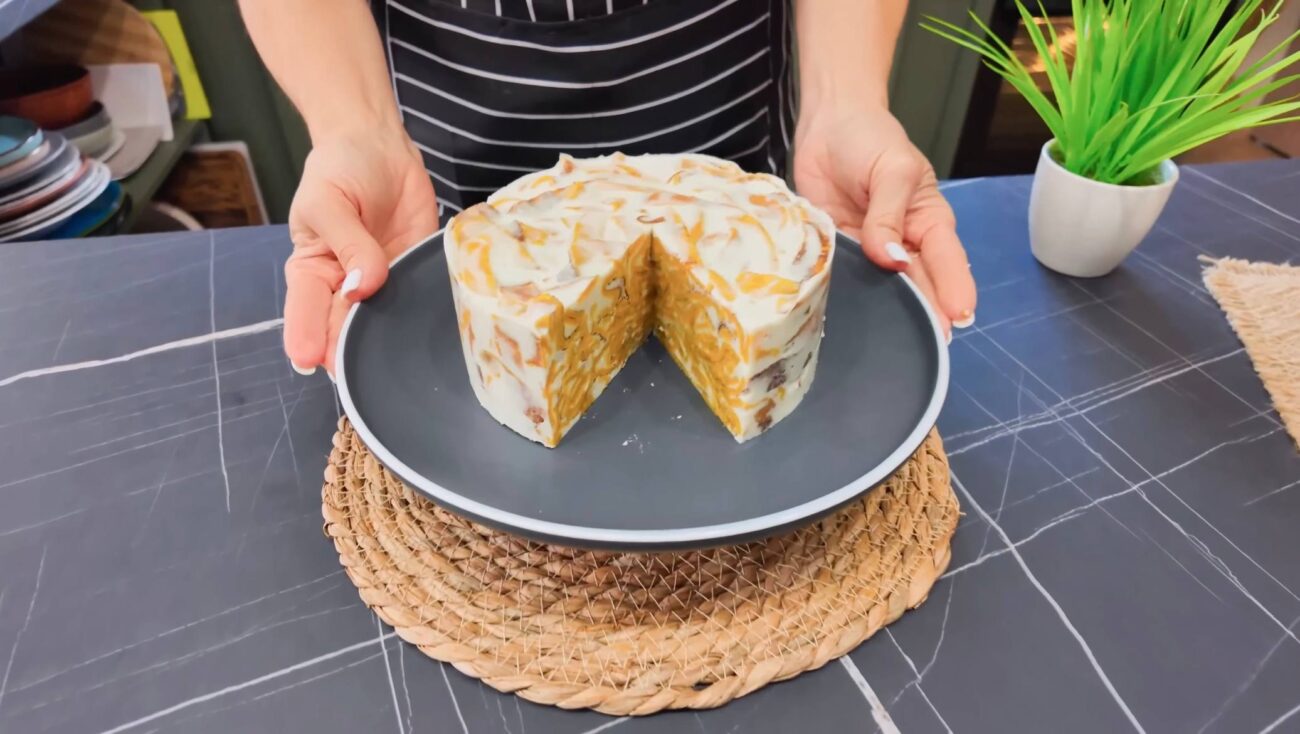 Кулінари поділилися простим рецептом гарбузового млинцевого торта